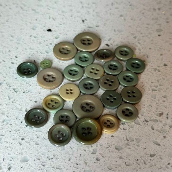 90s - Y2K Vintage Buttons Lot Green 26 Pcs Round 4 Hole DIY Art Crafting Sewing - Picture 4 of 7